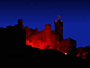 Burg Reichenstein bei Trechtingshausen beim Feuerwerk zu Rhein in Flammen, � 1999, Foto 25, WHO