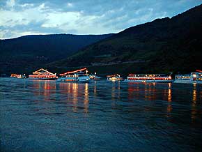 Schiffsflotte zu Rhein in Flammen,  1999, Foto 6, WHO