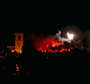 Burg Klopp in Bingen beim Feuerwerk zu Rhein in Flammen, © 1999, Foto 40, WHO